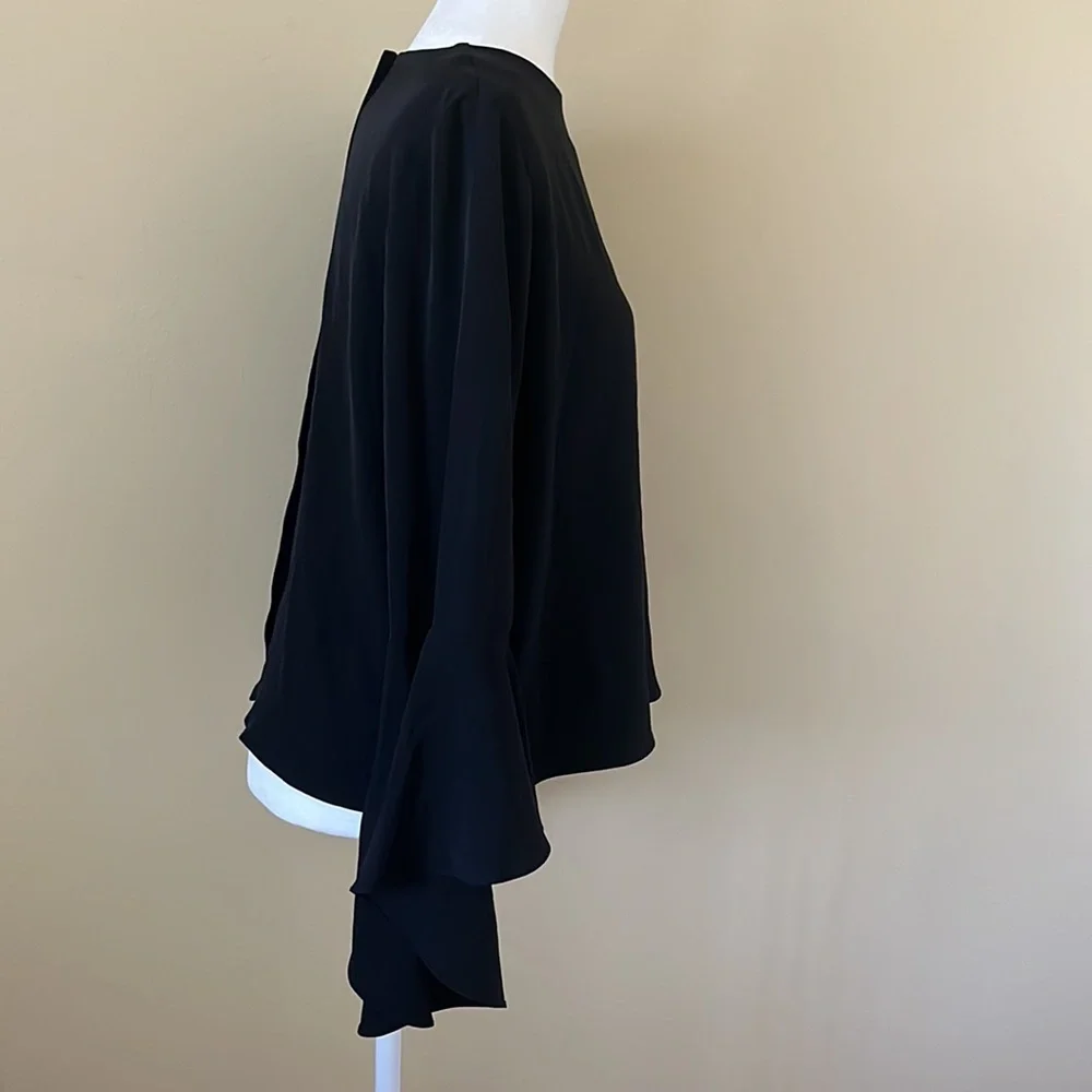 Button detail back blouse - Picture 4 of 9